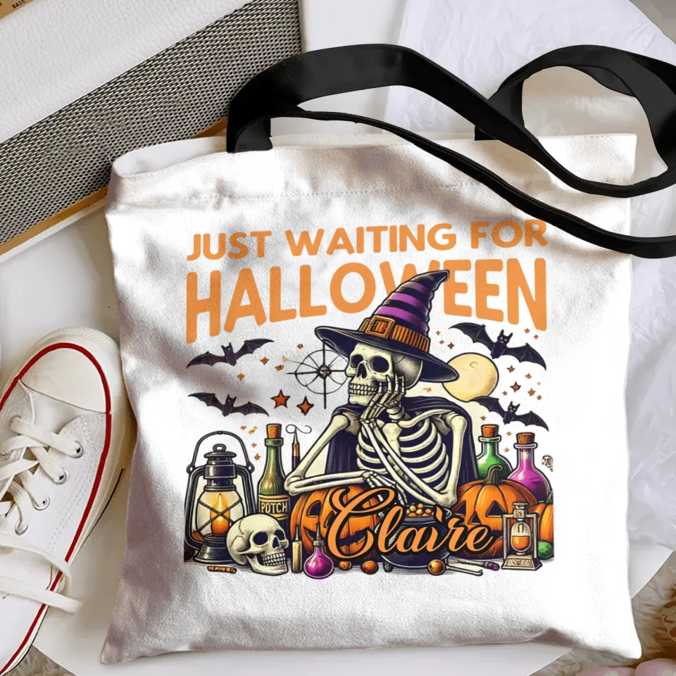 Bolso de mano de lona reutilizable personalizado "Just Waiting For Halloween Pumpkin Skull" con nombre, regalo de Halloween para amigos y familiares